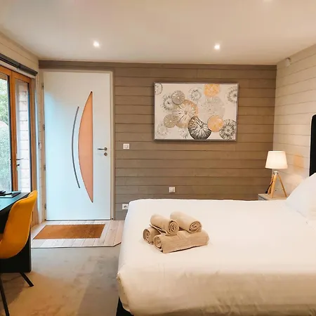 Domaine De La Haie Des Granges מלון 3*