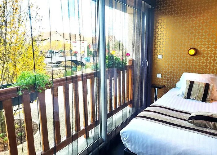 多梅恩德拉海德斯格兰丝酒店 3* Ménilles